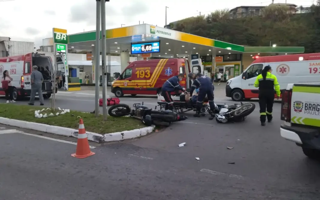COLISÃO ENTRE MOTO E MOTO DEIXA DUAS VÍTIMAS EM BRAGANÇA PAULISTA