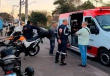Colisão entre motocicleta e bicicleta é registrada na Avenida Juscelino Kubitschek