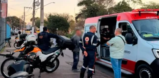 Colisão entre motocicleta e bicicleta é registrada na Avenida Juscelino Kubitschek