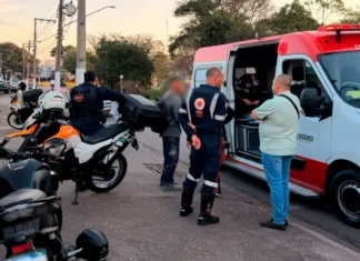 Colisão entre motocicleta e bicicleta é registrada na Avenida Juscelino Kubitschek