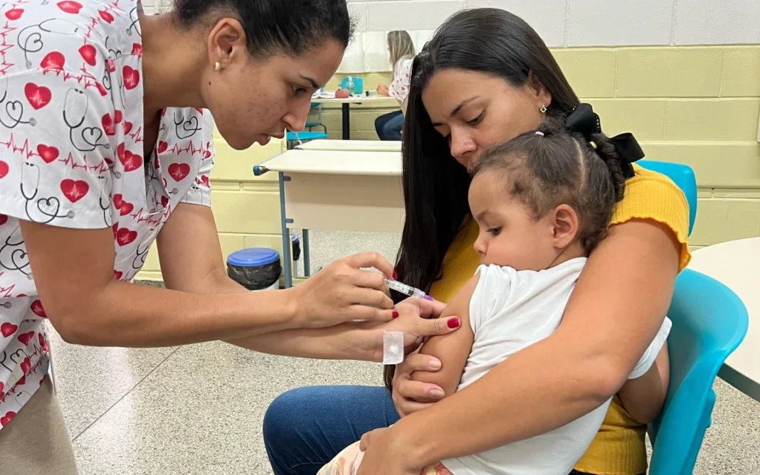 Campanha de Multivacinação atualiza caderneta de crianças e adolescentes em Bragança Paulista