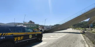 Motorista é preso após acidente com passarela que matou mãe e filho na Fernão Dias