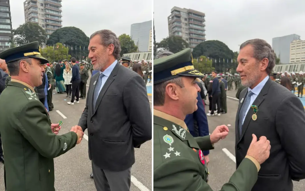 EX-SUPERINTENDENTE DA PRF DE SÃO PAULO, FERNANDO DE MIRANDA RECEBE MEDALHA EXÉRCITO BRASILEIRO