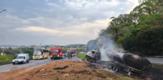 Grave acidente deixa uma pessoa morta e provoca 11 km de congestionamento na Fernão Dias