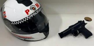 Homem é preso após roubar R$ 20 de farmácia com simulacro de arma em Bom Jesus dos Perdões