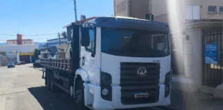 Homem é preso em flagrante com caminhão furtado e placas adulteradas em Atibaia