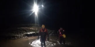 Homem bate moto aquática contra barranco e é resgatado pelos bombeiros