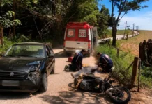 Motociclista morre após colisão com carro na Estrada João Pero, em Nazaré Paulista