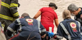 Motorista perde o controle e morre após carro cair em lago em Bragança Paulista