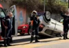 Motorista perde controle e capota Fiat Mobi na Avenida Antônio Pires Pimentel, em Bragança Paulista