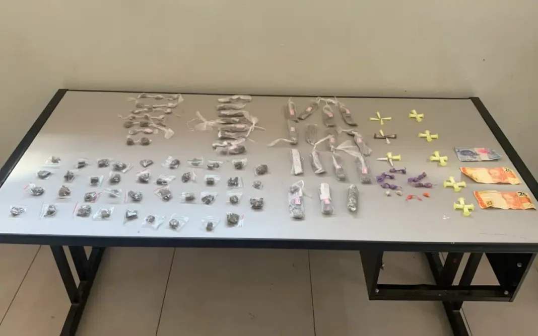 MULHER É DETIDA COM COCAÍNA, CRACK E MACONHA EM BRAGANÇA PAULISTA