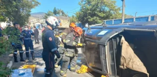Mulher fica ferida após perder o controle de picape e tombar em Bom Jesus dos Perdões
