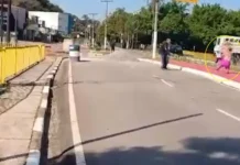 Mulher desmaia após ser atingida por pedrada na cabeça durante discussão