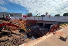 Obra no Ribeirão Lavapés avança com intervenções no leito e nas margens em Bragança Paulista