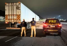 PRF flagra transporte irregular de alimentos junto a produto perigoso na Fernão Dias