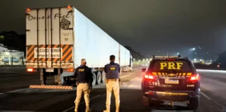 PRF flagra transporte irregular de alimentos junto a produto perigoso na Fernão Dias