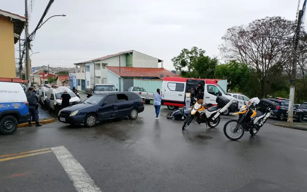 ACIDENTE NA VILA MUNICIPAL DEIXA MOTOCICLISTA E MOTORISTA FERIDOS EM BRAGANÇA PAULISTA