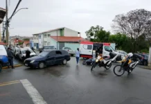 Acidente na Vila Municipal deixa motociclista e motorista feridos em Bragança Paulista