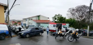Acidente na Vila Municipal deixa motociclista e motorista feridos em Bragança Paulista