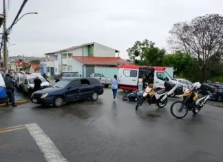 Acidente na Vila Municipal deixa motociclista e motorista feridos em Bragança Paulista