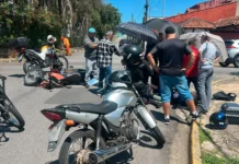 Acidente de trânsito envolve motocicleta e carro no Jardim Recreio
