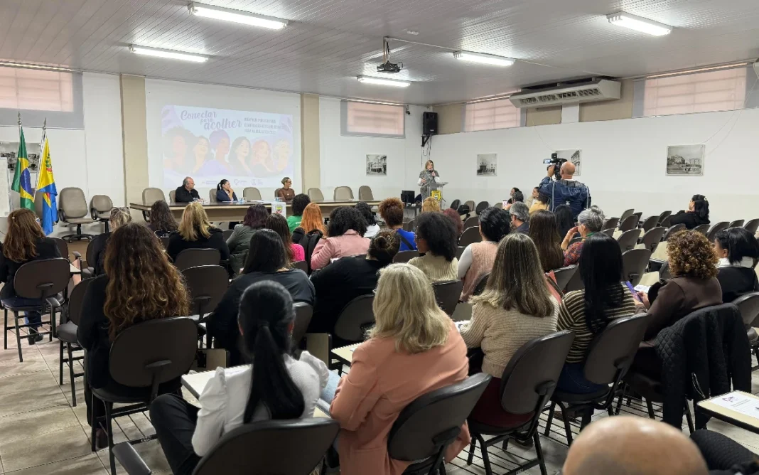 Bragança Paulista discute plano de metas para políticas públicas para mulheres em 2027