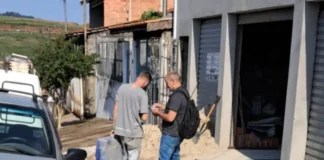 Candidato Adriano Pires visita obras e conversa com trabalhadores