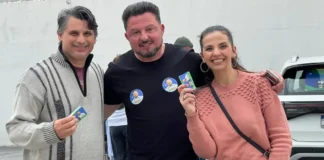 Delegado Sandro Montanari realiza caminhadas e ação de adesivação em Bragança Paulista e Atibaia