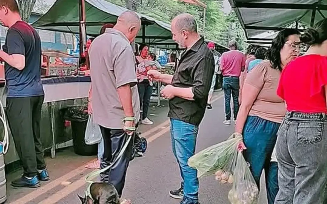 ENGENHEIRO ADRIANO PIRES CUMPRE AGENDA DE CAMPANHA EM FEIRAS LIVRES DE BRAGANÇA PAULISTA
