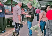 Engenheiro Adriano Pires cumpre agenda de campanha em feiras livres de Bragança Paulista