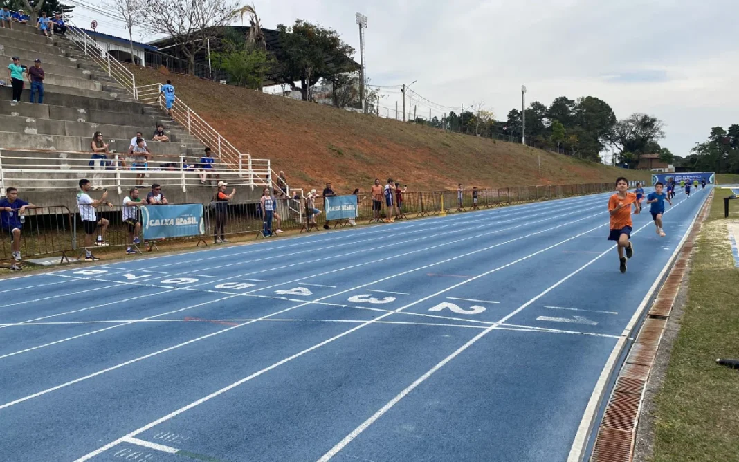 Festival Estudantil reúne cerca de 200 alunos-atletas em provas de atletismo em Bragança Paulista