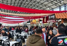 Mesmo sob chuva, Delegado Sandro Montanari mantém agenda de campanha em Bragança Paulista