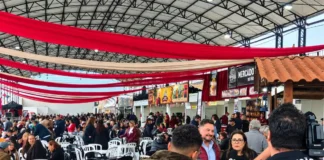 Mesmo sob chuva, Delegado Sandro Montanari mantém agenda de campanha em Bragança Paulista