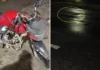 Por pouco, tragédia é evitada: motociclista sofre acidente após passar por buraco na Fernão Dias