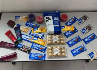 Mulher é presa por furto após ser localizada com produtos de estabelecimentos comerciais