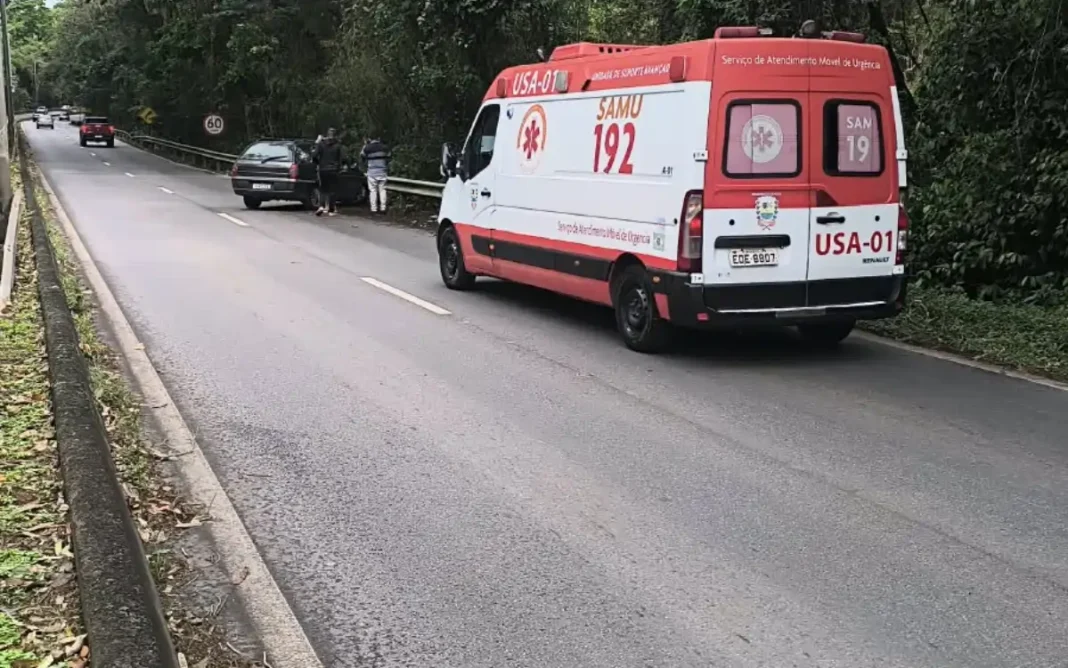 ACIDENTE NA VARIANTE DO TABOÃO DEIXA TRÊS OCUPANTES SEM FERIMENTOS