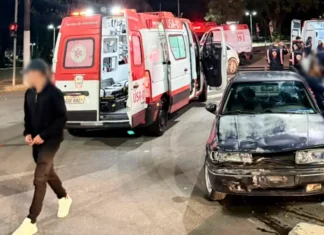 Colisão frontal entre carro e moto é registrada em cruzamento