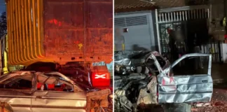 Caminhão de sucata enrosca em fiação, danifica poste e carcaça de Escort cai na via na Zona Norte