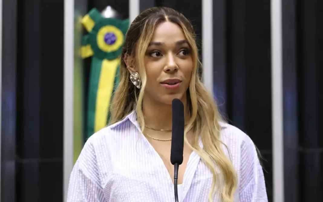 ERIKA HILTON PODE TROCAR O PSOL PELO PT ANTES DA POSSE DA NOVA LEGISLATURA