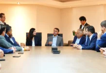 Flávio Bolsonaro recebe apoio de partidos e defende mudanças na Constituição