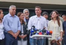 Flávio Bolsonaro teria deixado o Brasil rumo aos EUA, diz Reuters