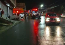 Motorista fica ferido após capotar veículo no São Lourenço