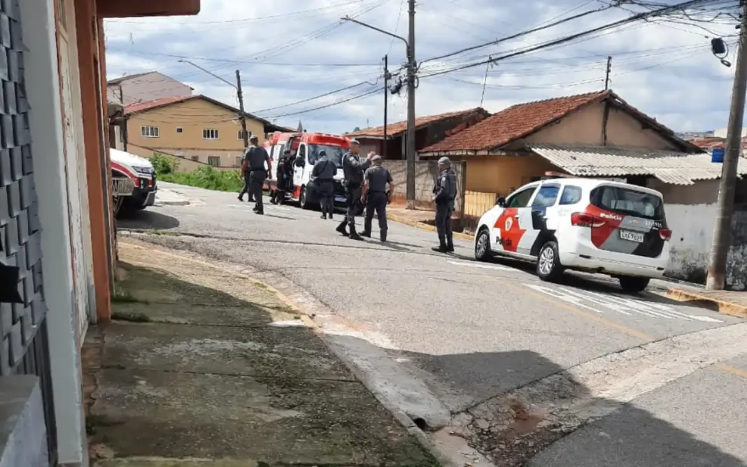 Mulher é atacada com faca pelo ex-companheiro durante discussão em Bragança Paulista