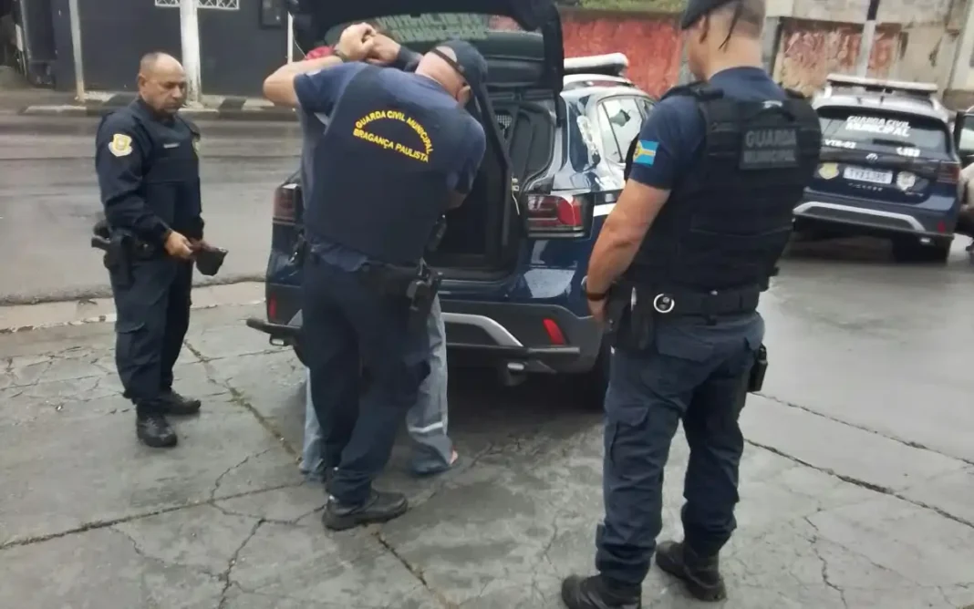 Mulher relata agressão do cônjuge e homem acaba preso em flagrante em Bragança Paulista