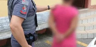 Polícia Militar prende mulher procurada pela Justiça por tráfico de drogas em Socorro