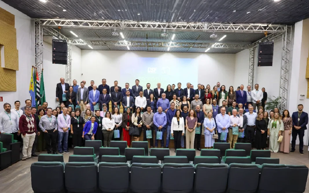 USF celebra 50 anos com lideranças de municípios e sua presença de impacto regional