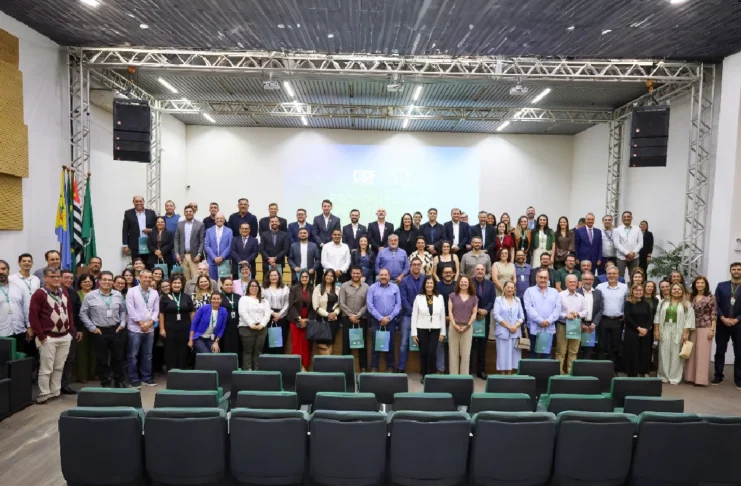 USF celebra 50 anos com lideranças de municípios e sua presença de impacto regional
